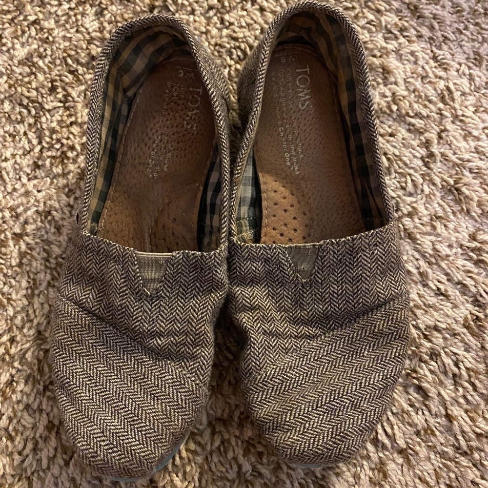 Tom’ slip ons